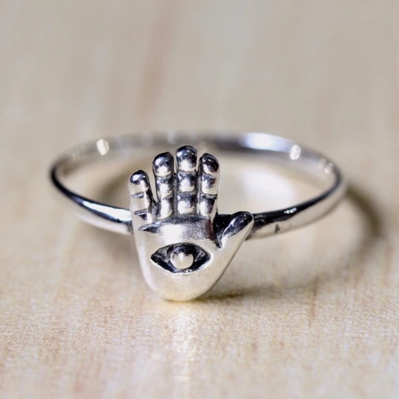 Evil Hand Ring - Picture 1 of 2